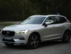 Silver Begagnad 2019 Volvo XC60 Momentum SUV | 310 000 kr (Marknadspris)