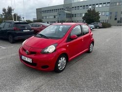Röd Begagnad 2010 Toyota Aygo Halvkombi | 34 000 kr (Marknadspris)