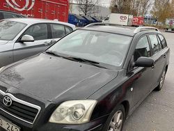 Svart Begagnad 2005 Toyota Avensis Kombi | 18 000 kr (Bra pris)
