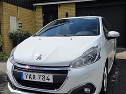 Vit Begagnad 2016 Peugeot 208 Halvkombi | 62 000 kr (Bra pris)