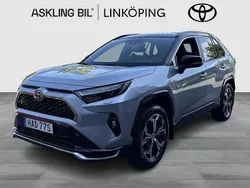Grå Begagnad 2022 Toyota RAV4 Hybrid Style SUV | 419 000 kr (Marknadspris)