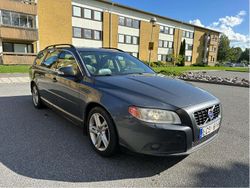 Grå Begagnad 2011 Volvo V70 Momentum Kombi | 39 900 kr