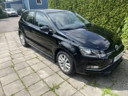 Svart Begagnad 2016 VW Polo Halvkombi | 96 000 kr (Marknadspris)
