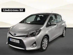 Silver Begagnad 2012 Toyota Yaris Hybrid Active Halvkombi | 124 900 kr (Marknadspris)