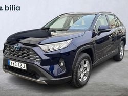 Blå Begagnad 2024 Toyota RAV4 Hybrid Active SUV | 404 900 kr (Bra pris)