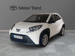 Vit Begagnad 2022 Toyota Aygo Play Halvkombi | 149 900 kr (Marknadspris)