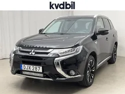 Svart (svart metallic) Begagnad 2016 Mitsubishi Outlander P-HEV SUV | 148 800 kr (Marknadspris)