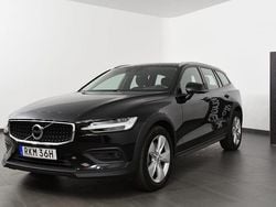 Svart Begagnad 2021 Volvo V60 CC Kombi | 385 800 kr (Marknadspris)