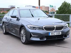 Grå samma som bilen Begagnad 2019 BMW 330 Luxury Line Sedan | 334 900 kr (Bra pris)