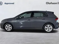 Grå Begagnad 2020 VW Golf VIII Halvkombi | 199 900 kr (Marknadspris)