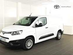 Vit Begagnad 2023 Toyota Proace City Van | 262 375 kr (Marknadspris)
