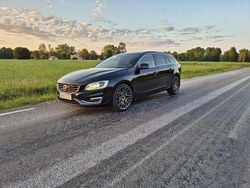 Svart Begagnad 2015 Volvo V60 Kombi | 105 000 kr (Marknadspris)