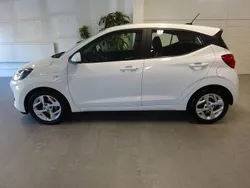 Vit Begagnad 2020 Hyundai i10 Essential Halvkombi | 129 900 kr (Marknadspris)