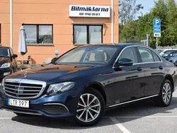 Mörkblå Begagnad 2017 Mercedes E220 Exclusive Sedan | 284 900 kr (Marknadspris)