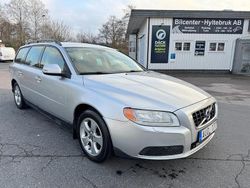 Ljusgrå Begagnad 2008 Volvo V70 Kinetic Kombi | 29 900 kr (Marknadspris)
