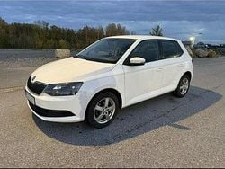 Vit Begagnad 2018 Skoda Fabia Ambiente Halvkombi | 75 000 kr (Superpris)
