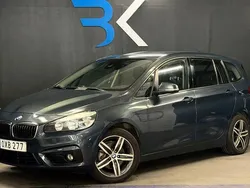 Grå Begagnad 2015 BMW 218 Gran Tourer Sport Line Minibuss | 129 900 kr (Marknadspris)