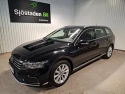 Svart Begagnad 2022 VW Passat GTE Kombi | 254 900 kr (Marknadspris)