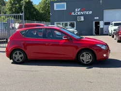 Röd Begagnad 2009 Hyundai i30 Halvkombi | 56 900 kr (Lite dyr)