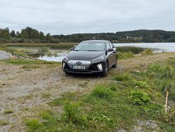 Svart Begagnad 2019 Hyundai Ioniq Premium Halvkombi | 289 500 kr