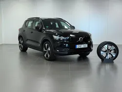 Svart Begagnad 2022 Volvo XC40 Core SUV | 289 900 kr