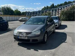 Grå Begagnad 2005 VW Golf IV Trendline Halvkombi | 25 000 kr (Marknadspris)