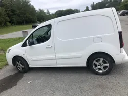 Vit Begagnad 2014 Peugeot Partner Minibuss | 55 000 kr (Marknadspris)