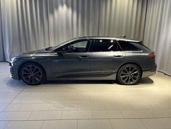 Daytonagrå pärleffekt Begagnad 2025 Audi A6 e-tron Performance Kombi | 939 900 kr