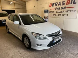 Vit Begagnad 2011 Hyundai i30 Halvkombi | 36 900 kr