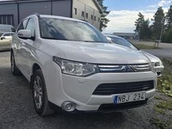 Vit Begagnad 2013 Mitsubishi Outlander SUV | 62 000 kr (Marknadspris)