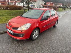 Begagnad 2006 Renault Clio II Halvkombi | 25 000 kr (Lite dyr)