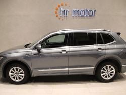 Grå Begagnad 2022 VW Tiguan Allspace R-line SUV | 379 000 kr (Marknadspris)