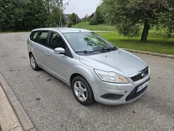 Grå Begagnad 2010 Ford Focus Titanium Kombi | 19 900 kr