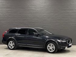 Grå (grå metallic) Begagnad 2019 Volvo V90 CC Momentum Kombi | 349 900 kr (Marknadspris)