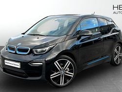 Svart (black) Begagnad 2022 BMW i3 Halvkombi | 228 700 kr (Marknadspris)