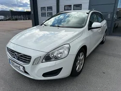 Vit Begagnad 2011 Volvo V60 Kinetic Kombi | 69 900 kr (Marknadspris)