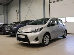 Silver Begagnad 2013 Toyota Yaris Hybrid Life Halvkombi | 94 900 kr (Marknadspris)