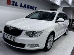 Vit Begagnad 2010 Skoda Superb Elegance Kombi | 59 900 kr (Marknadspris)