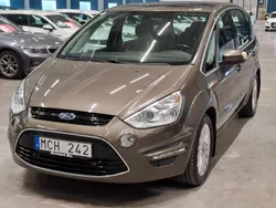 Grön Begagnad 2013 Ford S-MAX Business Edition Minibuss | 114 900 kr (Marknadspris)