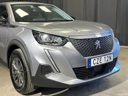 Grå Begagnad 2021 Peugeot e-2008 Active SUV | 194 900 kr (Marknadspris)