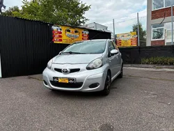 Silver Begagnad 2010 Toyota Aygo Halvkombi | 35 499 kr (Marknadspris)