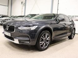 Grå Begagnad 2018 Volvo V90 CC Momentum Kombi | 294 900 kr (Marknadspris)