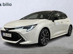 Vit Begagnad 2019 Toyota Corolla Hybrid Executive Halvkombi | 239 900 kr (Marknadspris)
