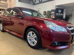 Ljusröd Begagnad 2013 Subaru Legacy Kombi | 99 900 kr (Lite dyr)