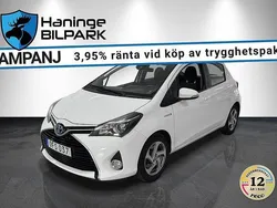 Vit Begagnad 2016 Toyota Yaris Hybrid Active Halvkombi | 139 900 kr (Marknadspris)