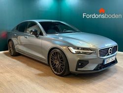 Grå Begagnad 2019 Volvo S60 R-Design Sedan | 314 800 kr (Marknadspris)
