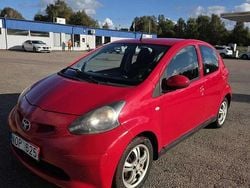 Röd Begagnad 2008 Toyota Aygo Halvkombi | 19 900 kr (Marknadspris)