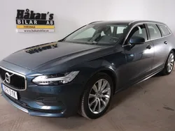 Mörkblå Begagnad 2020 Volvo V90 Momentum Kombi | 289 500 kr (Marknadspris)