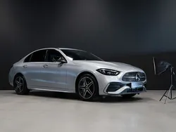 Silver Begagnad 2023 Mercedes C300e Premium Sedan | 479 000 kr (Marknadspris)