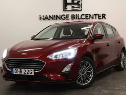Röd Begagnad 2019 Ford Focus Titanium Halvkombi | 144 900 kr (Marknadspris)
